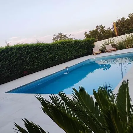 Superbe Avec Piscine 4*
